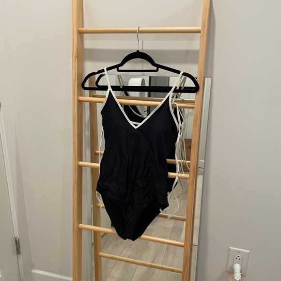 Summersalt The Contrast Swimsuit - Picture 3 of 10